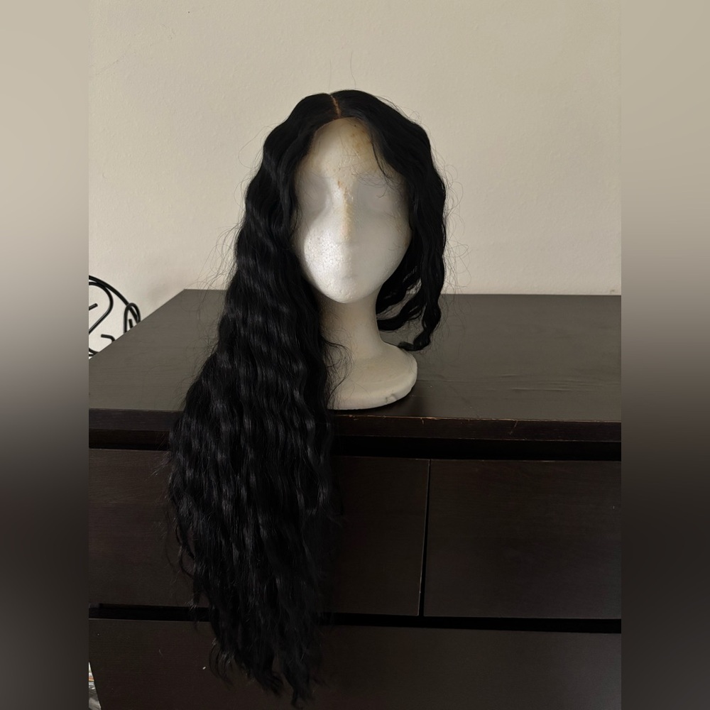 Elegant Black Wavy Hair Wig